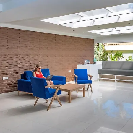 Hotel White Olive Premium Cameo