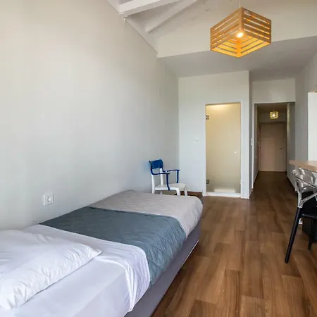 White Olive Premium Cameo 4*